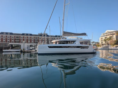 Yacht hire Zanzibar cheap Leopard 46