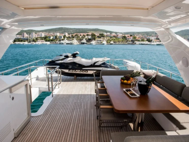 Location bateau Azimut Azimut 72 Fly à Skradin sur Samboat
