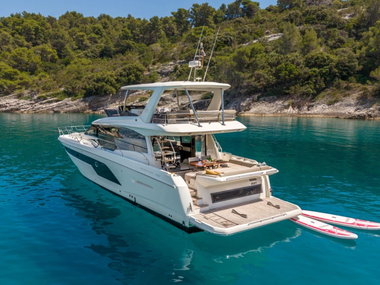 Location bateau Jeanneau Prestige 590 à Podstrana sur Samboat