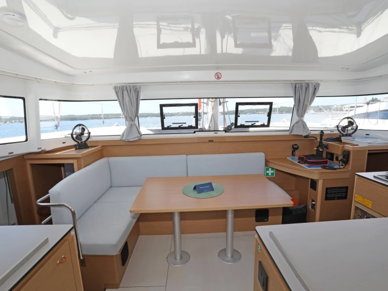 Location bateau Pula pas cher Excess 11