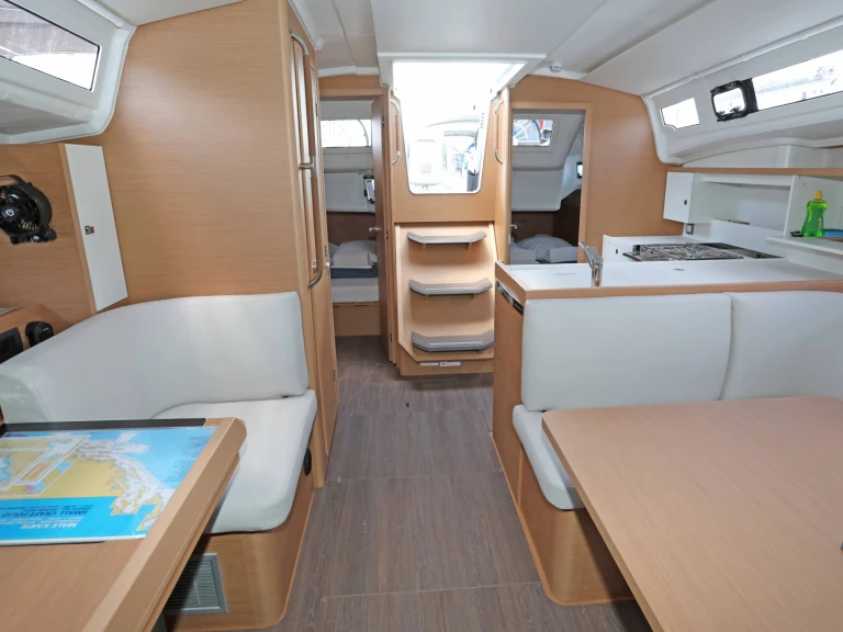 Louez un Jeanneau Sun Odyssey 415 à Pula