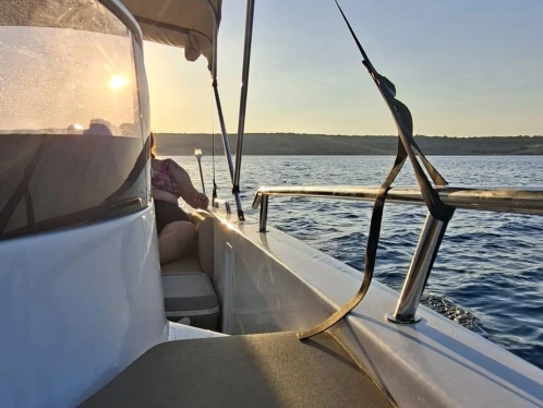 Bateau à moteur à louer à Msida Yacht Marina au meilleur prix