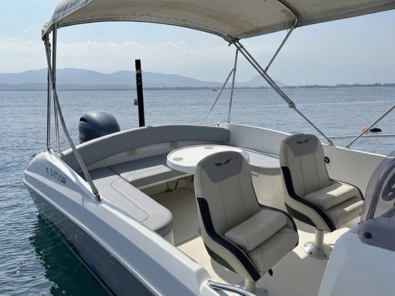 Location bateau Saint-Raphaël pas cher Flyer 6.6 SUNdeck