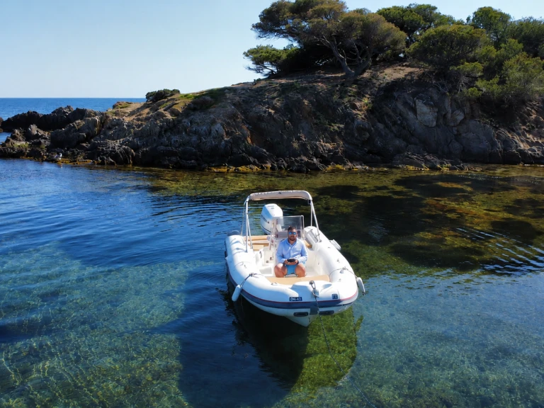 Louer Semi-rigide avec ou sans skipper Bwa à Six-Fours-les-Plages