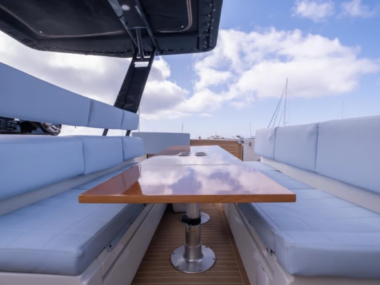 Location bateau De Antonio DE ANTONIO YACHTS D34 CRUISER  à Ibiza (Ville) sur Samboat