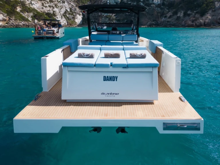 Location Bateau à moteur De Antonio avec permis