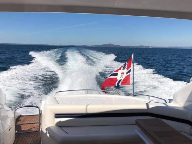 Louer Bateau à moteur avec ou sans skipper Sunseeker à Capri