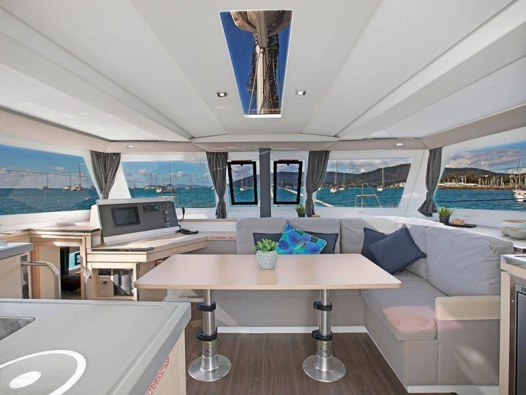 Location bateau Fountaine Pajot Lucia 40 à Tivat sur Samboat