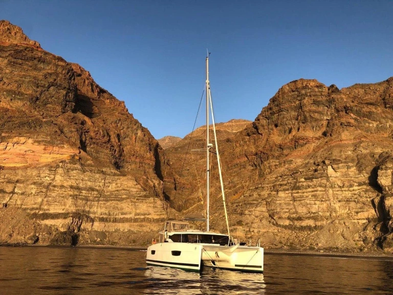 Catamaran à louer à Tivat au meilleur prix