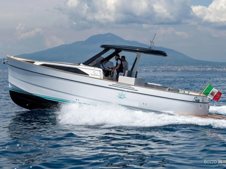 Bateau à moteur à louer à Antibes au meilleur prix