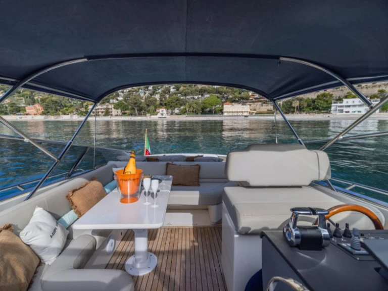 Location bateau Itama Itama 40 à Saint-Jean-Cap-Ferrat sur Samboat