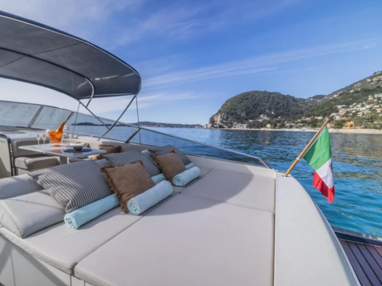 Louer Bateau à moteur avec ou sans skipper Itama à Saint-Jean-Cap-Ferrat