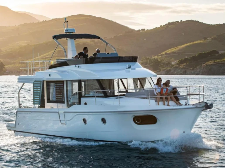 Louez un Bénéteau Swift Trawler 41 Fly à Juan-les-Pins