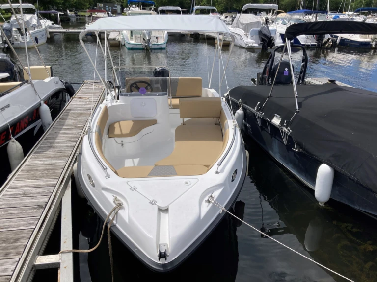 Location Bateau à moteur Optima avec permis