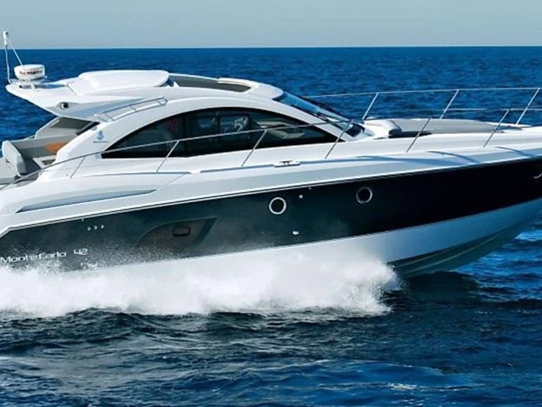 Location à Juan-les-Pins - Bénéteau Monte Carlo 42 sur SamBoat