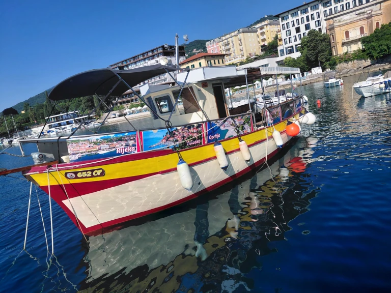 Bateau à moteur à louer à Opatija au meilleur prix