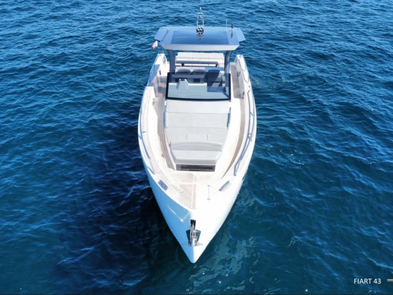 Location Bateau à moteur Fiart avec permis