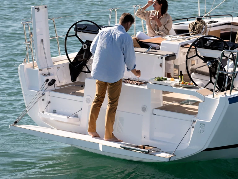 Location bateau Bandol pas cher DUFOUR 37 KA