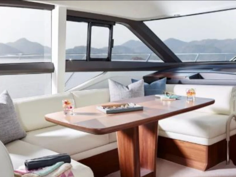 Location à Juan-les-Pins - Princess Princess 49 Fly sur SamBoat