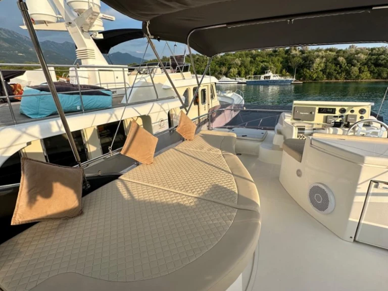 Ferretti 500 Elite a louer à Tivat