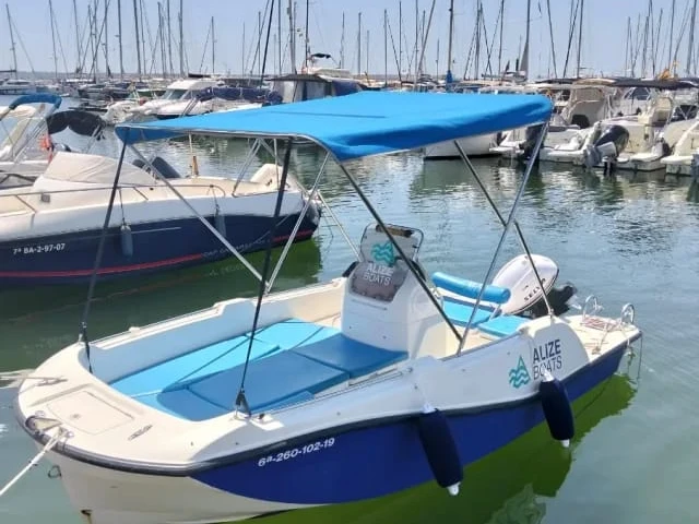 Location Bateau à moteur V2 BOATS avec permis