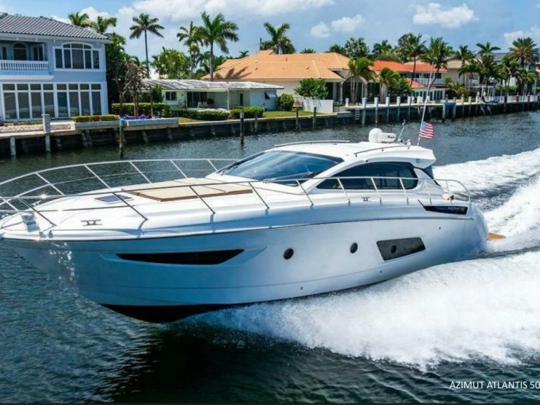 Location Bateau à moteur Azimut avec permis