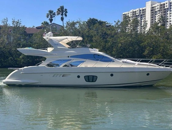Location bateau Azimut Azimut 55 Fly à Juan-les-Pins sur Samboat