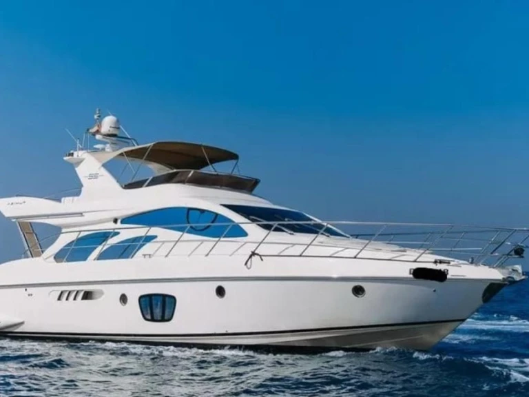 Bateau à moteur à louer à Juan-les-Pins au meilleur prix