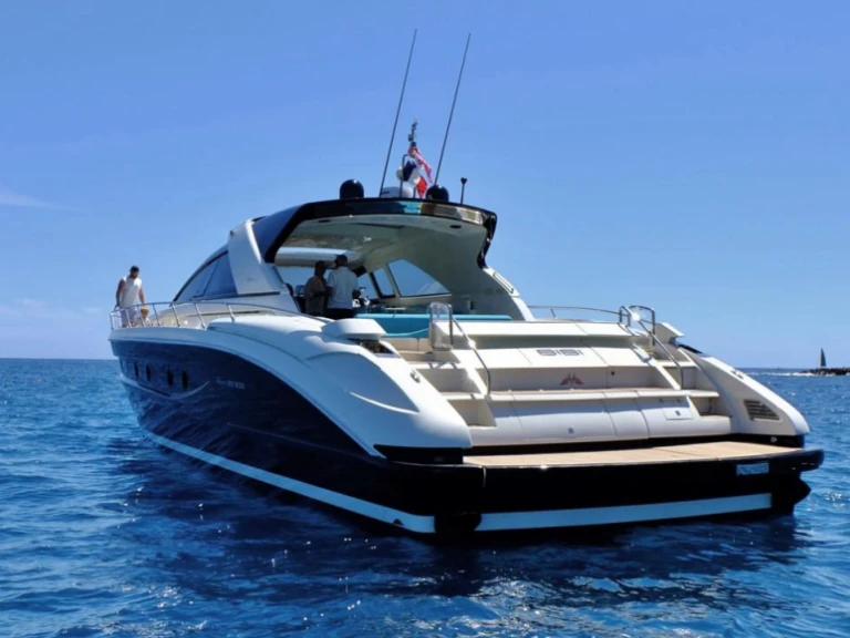 Location bateau Saint-Laurent-du-Var pas cher Riva 68'