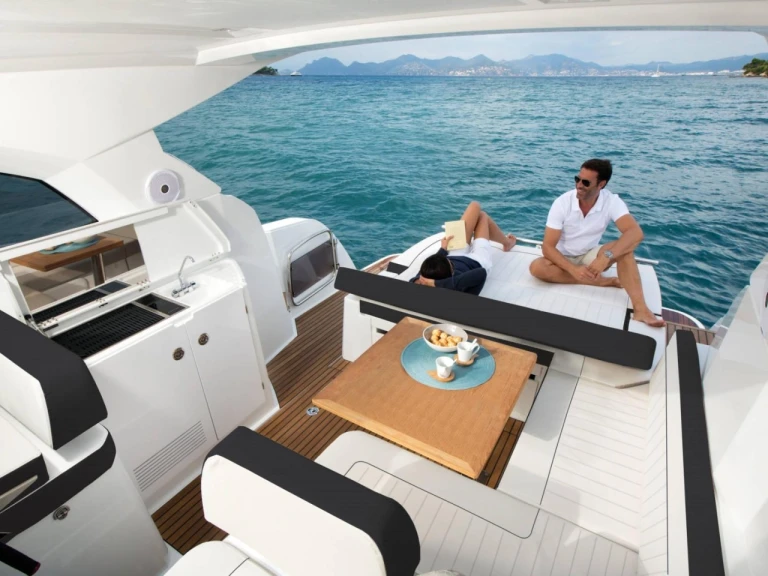 Location Bateau à moteur Jeanneau avec permis