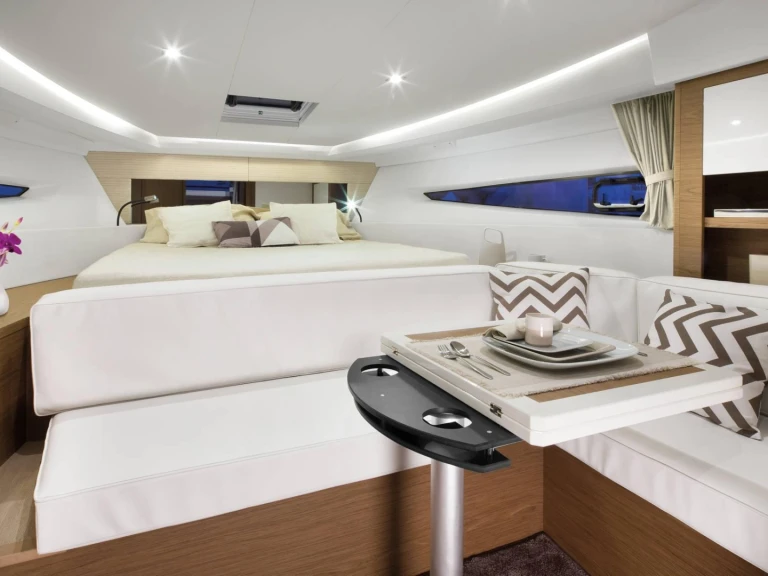 Jeanneau Leader 36 Sportop a louer à Port Cogolin