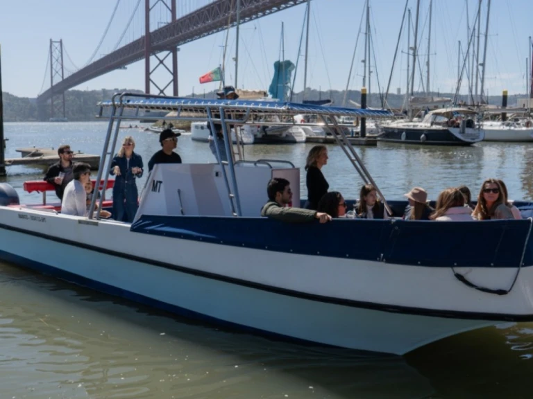 Bateau à moteur à louer à Lisbonne au meilleur prix