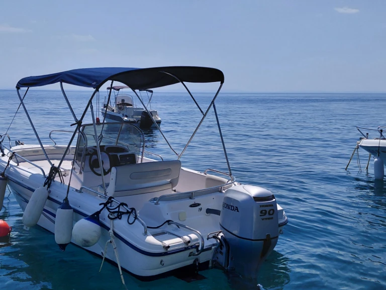 Louer Bateau à moteur avec ou sans skipper Ranieri à Opatija