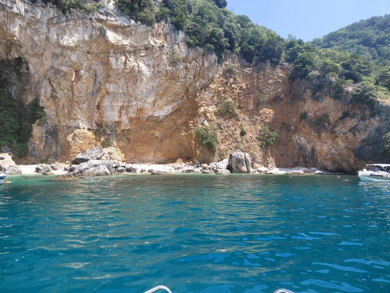 Bateau à moteur à louer à Opatija au meilleur prix