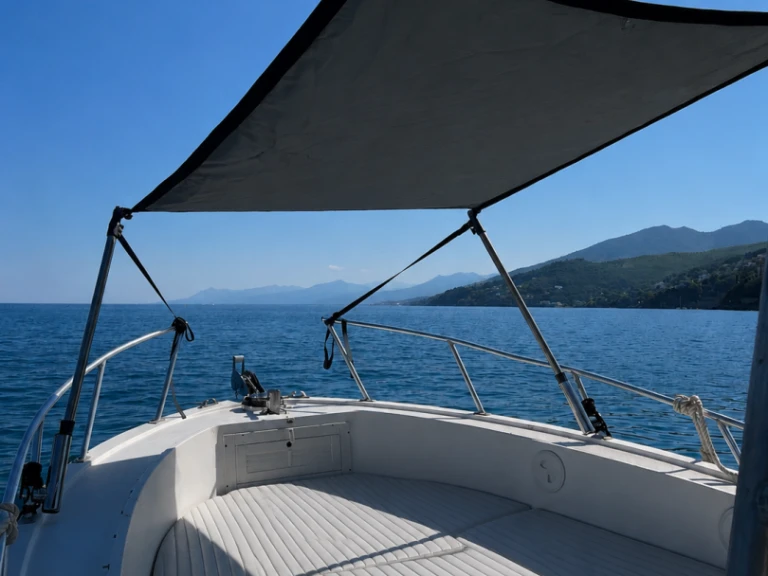 Louer Bateau à moteur avec ou sans skipper Mako à Bastia