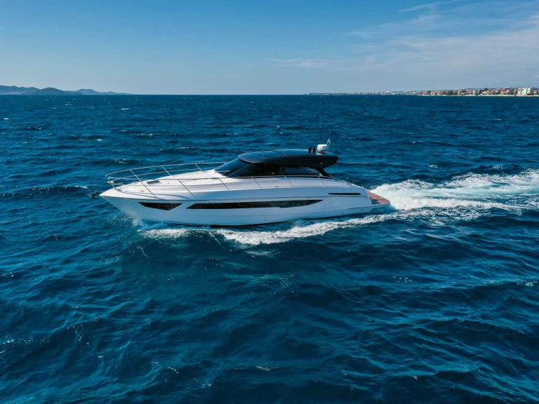 Louez un Focus Power 44 à Saint-Tropez