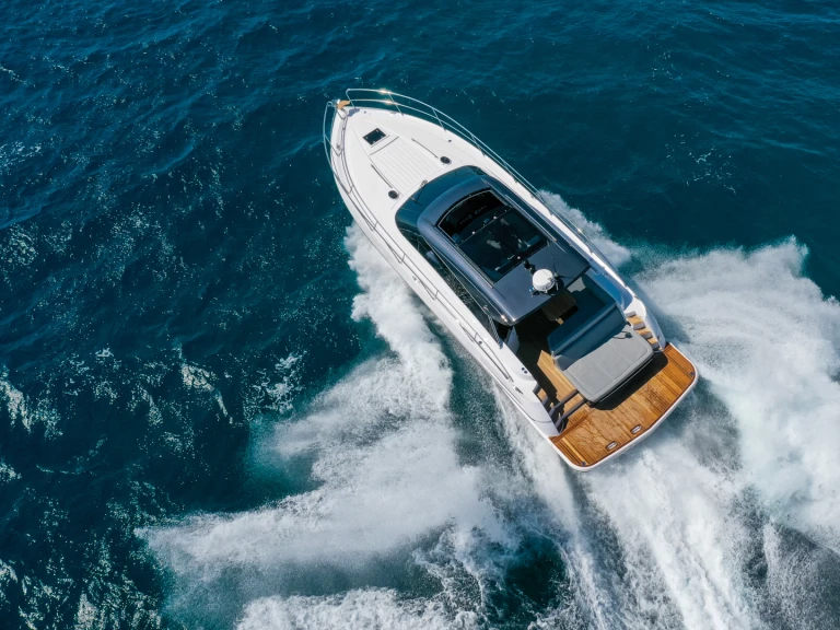 Location bateau Saint-Tropez pas cher Power 44