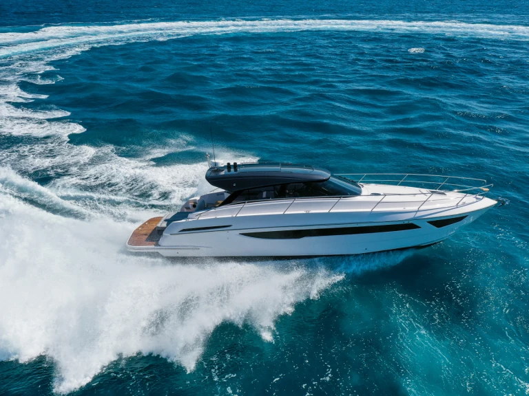 Location bateau Focus Power 44 à Saint-Tropez sur Samboat