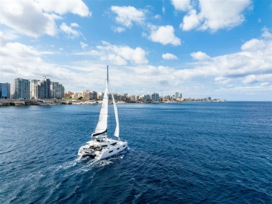Verhuur Catamaran Lagoon met vaarbewijs