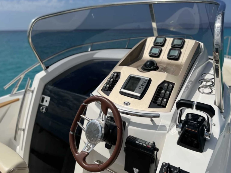 Bateau à moteur à louer à Ibiza (Ville) au meilleur prix