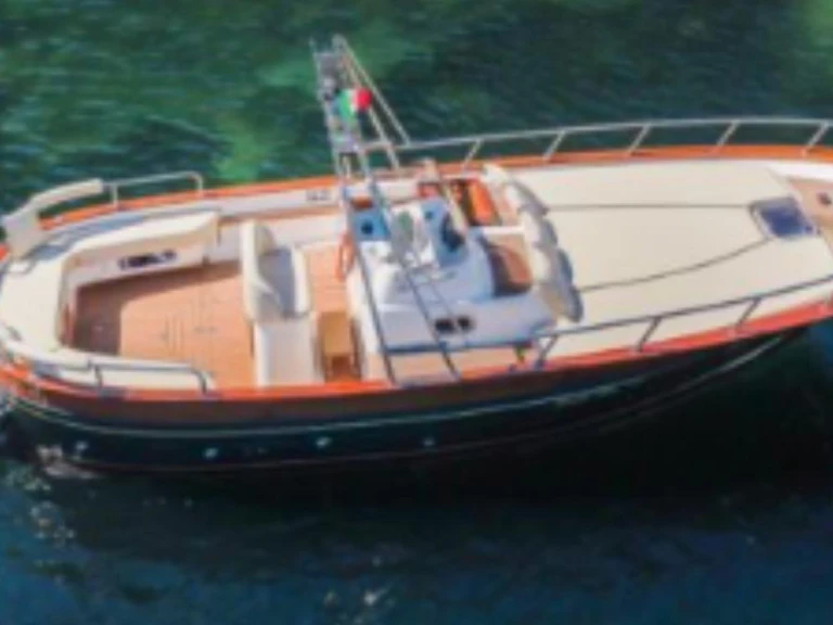 Location Bateau à moteur Fratelli Aprea avec permis