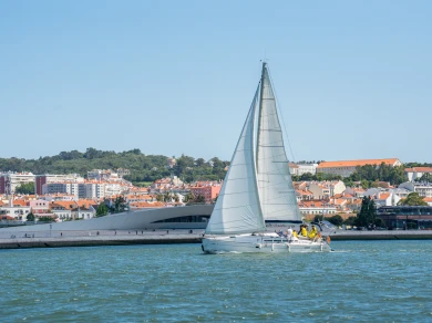 Ein Jeanneau Sun Odyssey 42.1 mieten in Lisbonne