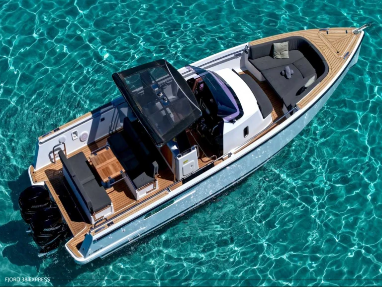 Louer Bateau à moteur avec ou sans skipper Fjord à Ibiza (Ville)