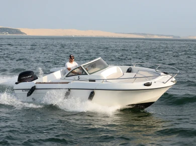 Louer Bateau à moteur avec ou sans skipper Bénéteau à Sète