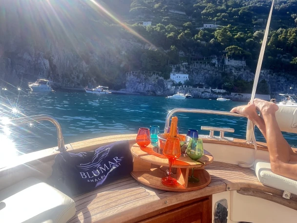Bateau à moteur à louer à Port de Salerne au meilleur prix