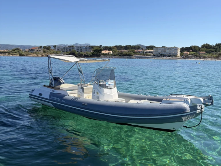 Louer Semi-rigide avec ou sans skipper Capelli à Six-Fours-les-Plages