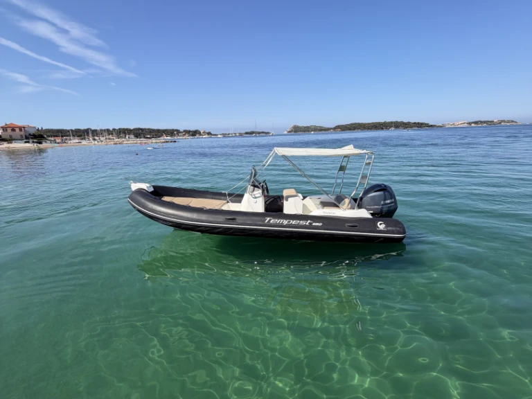 Semi-rigide à louer à Six-Fours-les-Plages au meilleur prix