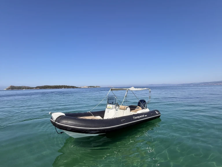 Semi-rigide à louer à Six-Fours-les-Plages au meilleur prix