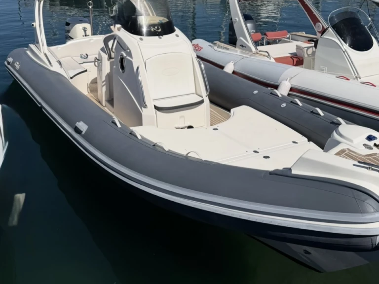 Louer Bateau à moteur avec ou sans skipper Nuova Jolly à France