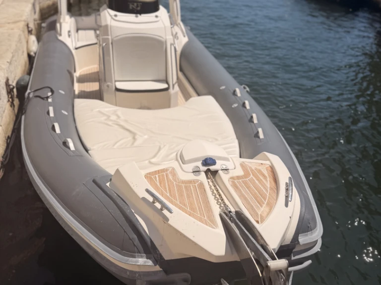 Location Bateau à moteur Nuova Jolly avec permis